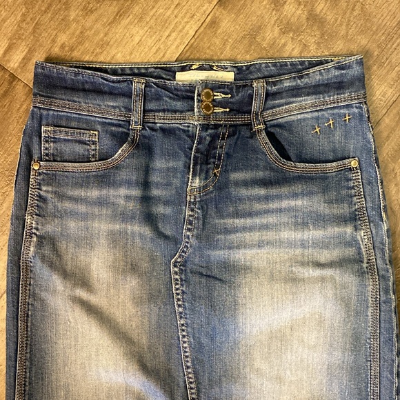 Maurices Long Denim Jean Skirt Size 1/2 - Picture 2 of 3